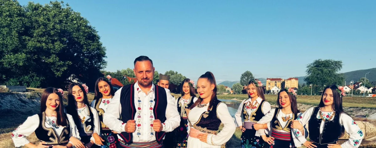Igra kolo kraj Timoka, foto: Marko Bubamara